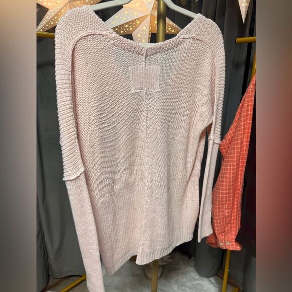 Free People We the Free Jamie Linen V-Neck Sweater in Starfish Pink - Picture 5 of 7